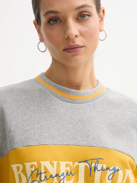 United Colors of Benetton bluza bawełniana x Stranger Things kolor szary z nadrukiem 342ZU10BA