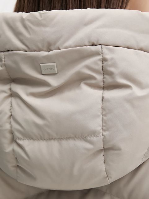 Geox kurtka ANYLLA kolor beżowy zimowa oversize W4628Q T3144