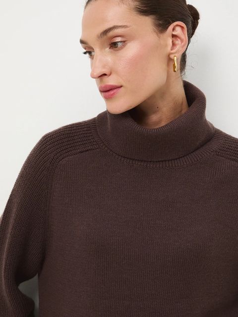 Medicine sweter z wełny merino kolor brązowy z golfem