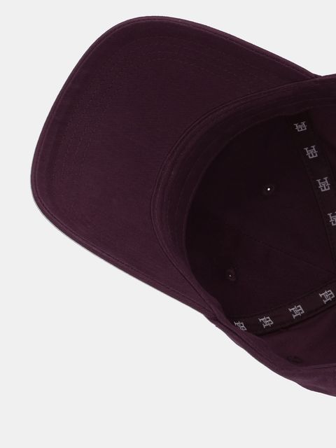 Tommy Hilfiger czapka z daszkiem bawełniana kolor bordowy z aplikacją AW0AW17631