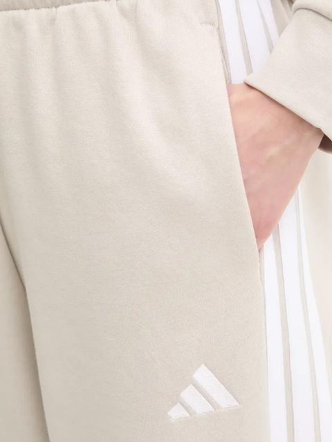 adidas spodnie dresowe Essentials kolor beżowy wzorzyste JW9215
