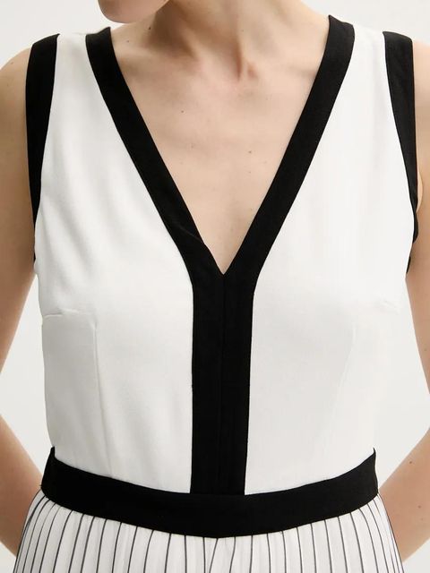 Morgan kombinezon PLISMA kolor biały z dekoltem w szpic PLISMA