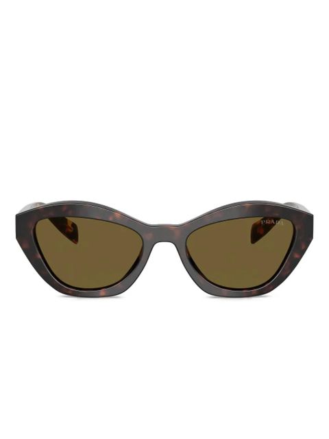 Prada Eyewear logo-detail cat-eye sunglasses - Brown - zdjęcie produktu nr 1