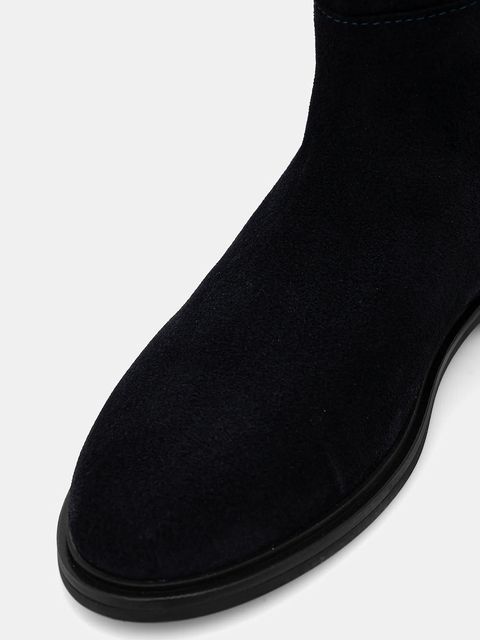 Tommy Hilfiger kozaki zamszowe FLAG SUEDE LONG BOOT damskie kolor granatowy na płaskim obcasie FW0FW08779