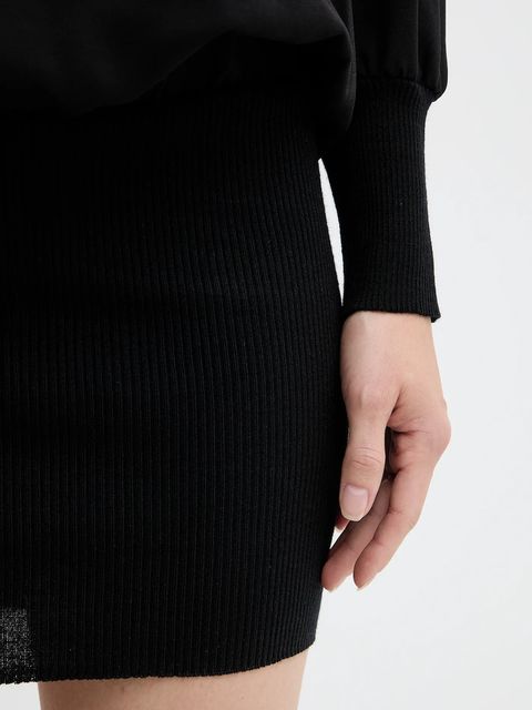 Pinko sukienka kolor czarny mini prosta 105808 A2QW