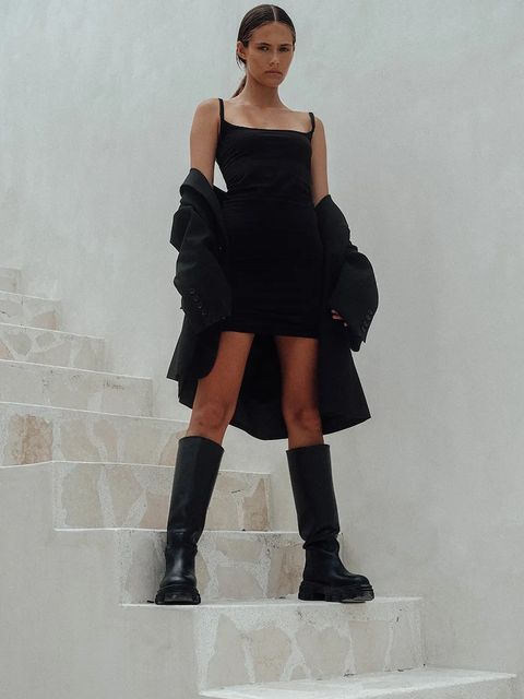 MUUV. sukienka YANG kolor czarny mini dopasowana