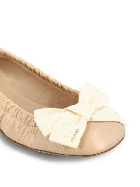 Prada ruched bow-embellishment pumps - Neutrals
