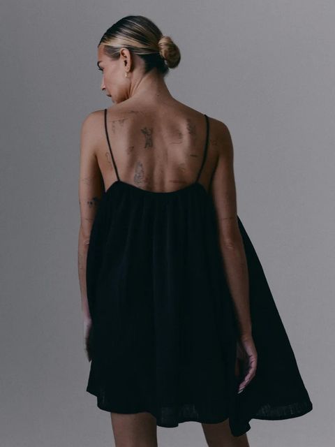 MUUV. sukienka MINIME kolor czarny mini rozkloszowana