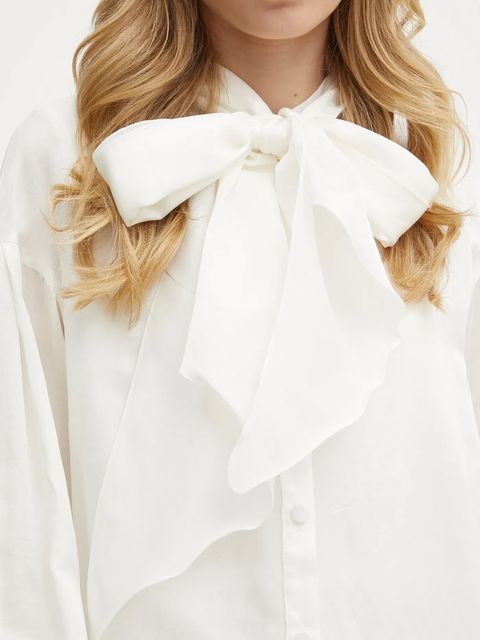 Charo Ruiz Ibiza koszula z domieszką jedwabiu Bommie kolor beżowy regular z wiązanym dekoltem 256201