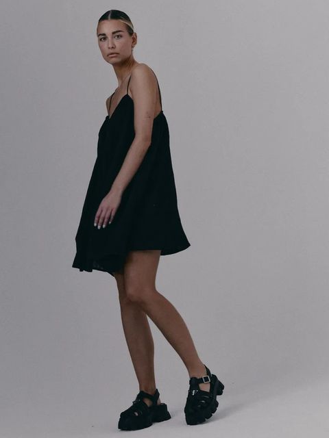 MUUV. sukienka MINIME kolor czarny mini rozkloszowana - zdjęcie produktu nr 2