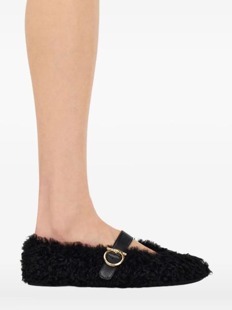 Ferragamo shearling buckled ballet flats - Black