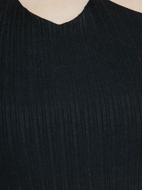 Hollister Co. sukienka kolor czarny midi dopasowana