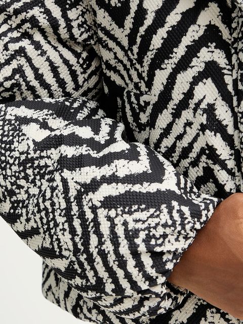 BOSS kurtka kolor czarny zimowa 50550363