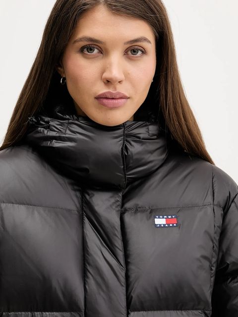 Tommy Jeans kurtka puchowa kolor czarny zimowa DW0DW22040