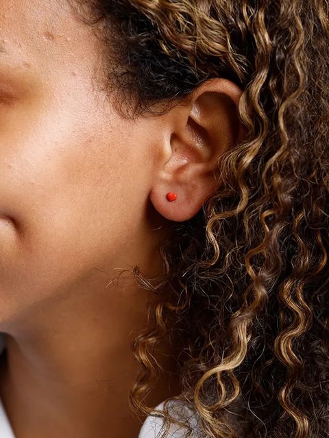 Design Letters kolczyki ze srebra pokrytego złotem - zdjęcie produktu nr 2