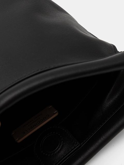 Coccinelle torebka skórzana FINN POUCH kolor czarny E1 UAA 58 01 01