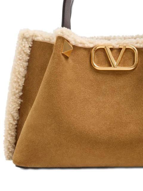 Valentino Garavani small VLogo Signature suede tote bag - Neutrals - zdjęcie produktu nr 2