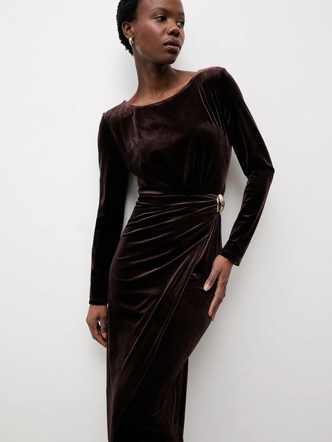 Answear.LAB sukienka welurowa kolor brązowy maxi dopasowana - zdjęcie produktu nr 1