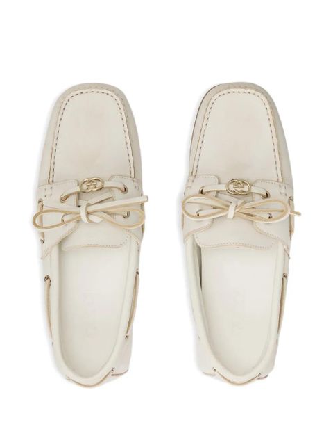 Gucci logo-plaque tie-fastening boat shoes - White