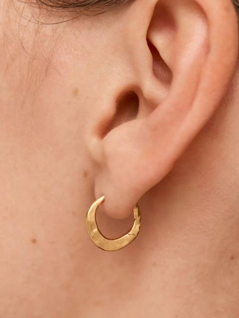 Monica Vinader Capri hammered huggie earrings - Gold - zdjęcie produktu nr 2