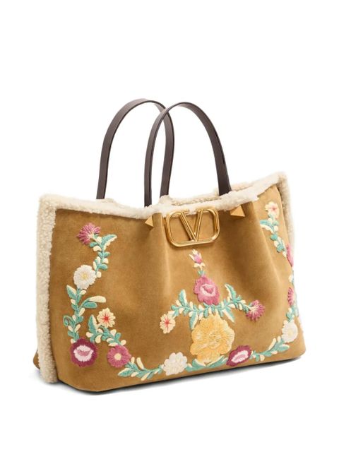 Valentino Garavani medium VLogo-signature floral-embroidered suede tote bag - Neutrals - zdjęcie produktu nr 2