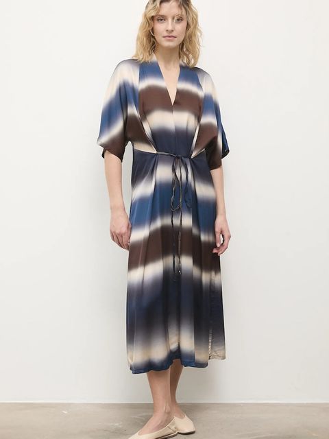 Answear.LAB sukienka kolor granatowy midi prosta - zdjęcie produktu nr 1