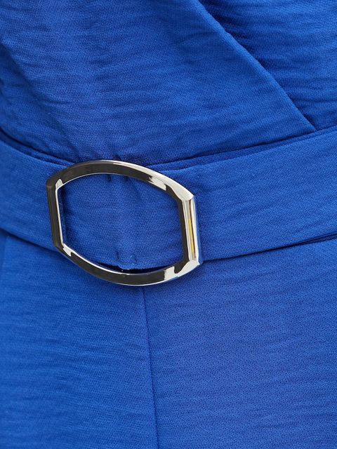 Morgan kombinezon PILOU.F kolor niebieski z dekoltem w szpic PILOU.F