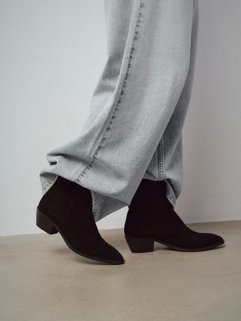 Medicine botki zamszowe kolor czarny na słupku