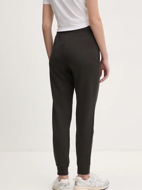 Puma spodnie dresowe damskie kolor czarny z aplikacją 682450