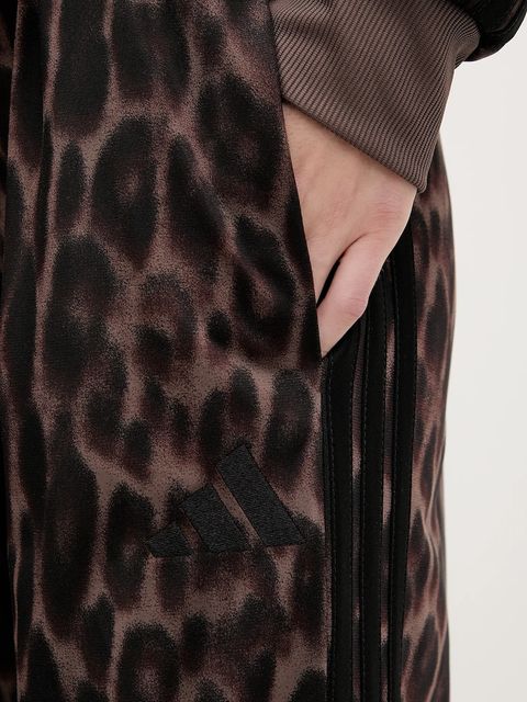 adidas dres Essentials damski kolor brązowy JZ0927