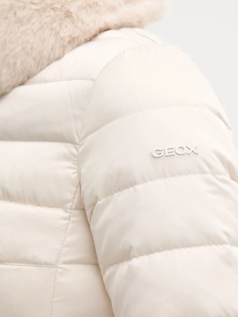Geox kurtka puchowa BETTANIE kolor beżowy zimowa W5626T T3122