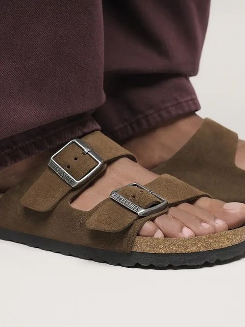 Birkenstock klapki zamszowe Arizona damskie kolor brązowy 1030865