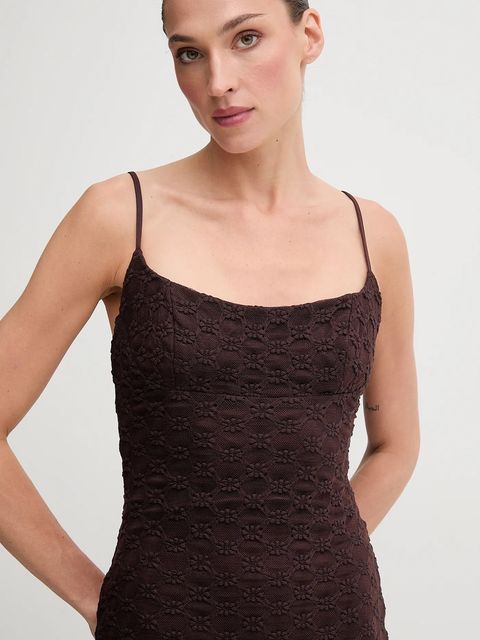 Bardot sukienka ADONI kolor brązowy maxi dopasowana 57998DB1