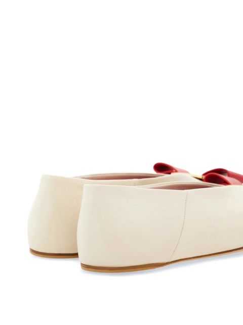Ferragamo Vara leather ballerina shoes - White