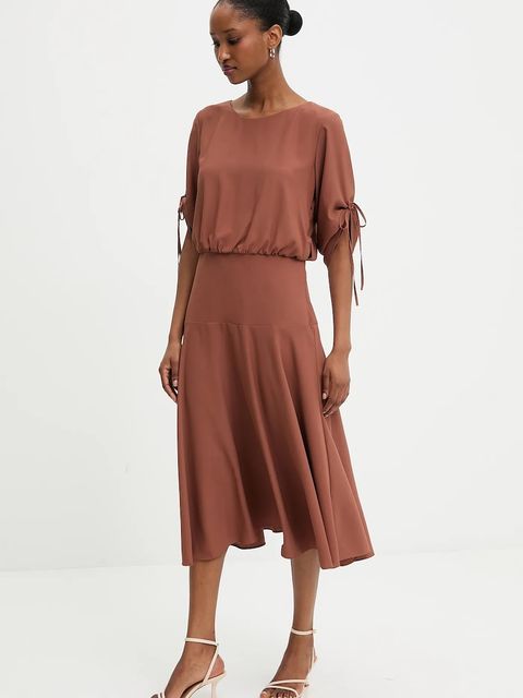 Answear.LAB sukienka kolor brązowy midi rozkloszowana
