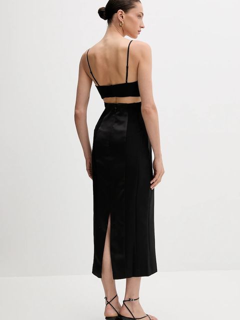 Bardot sukienka kolor czarny midi prosta 60025DB