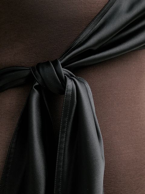 Nanushka sukienka kolor brązowy maxi dopasowana NW25FWDR21377