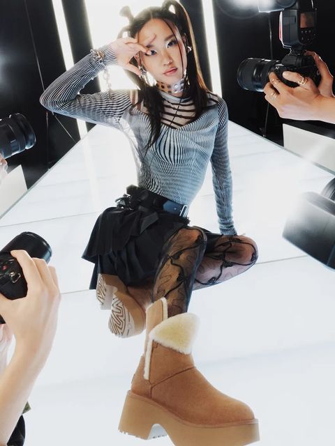 UGG śniegowce zamszowe Esmee Boot kolor brązowy 1171533.CHE