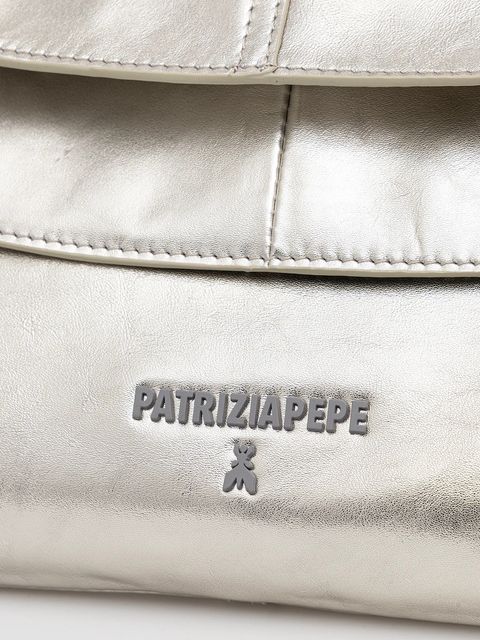 Patrizia Pepe kopertówka skórzana kolor srebrny 2B0152 L041