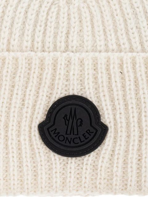 Moncler ribbed logo-patch beanie - White