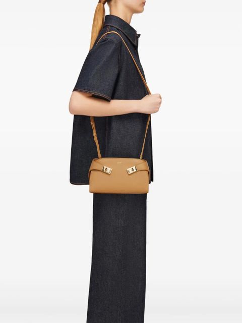 Ferragamo mini Hug crossbody bag - Neutrals - zdjęcie produktu nr 2