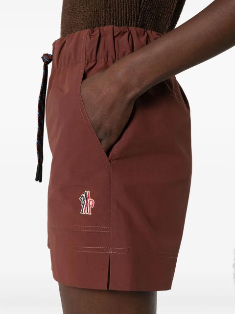 Moncler Grenoble logo-patch froissé shorts - Brown