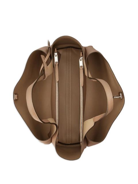 Tod's logo-detail medium shoulder bag - Neutrals