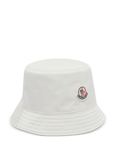 Moncler reversible logo-patch bucket hat - White