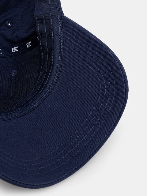 Tommy Hilfiger czapka z daszkiem bawełniana kolor granatowy z aplikacją AW0AW17631