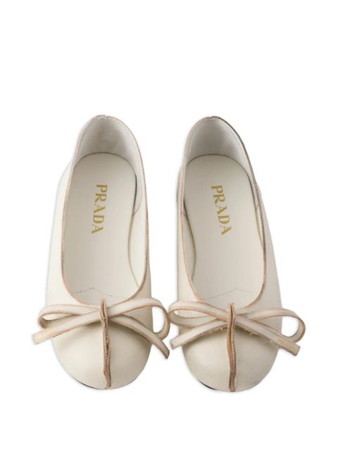Prada logo-print bow-motif ballet flats - Neutrals