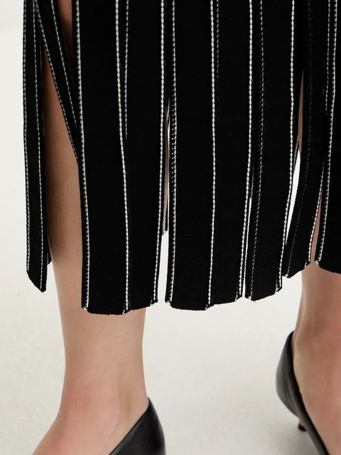 BOSS spódnica kolor czarny midi rozkloszowana 50553135