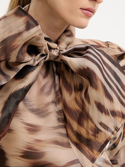 Retrofete bluzka jedwabna Peregrine damska kolor beżowy wzorzysta R-FW25-11912-11