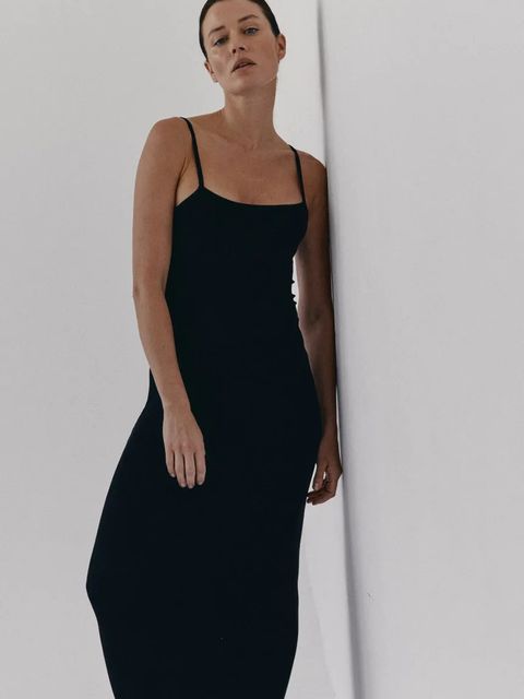 MUUV. sukienka JORDE kolor czarny maxi dopasowana