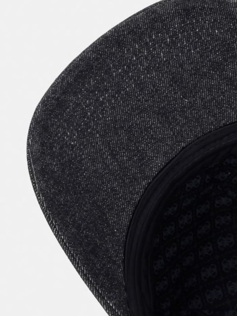 Guess czapka z daszkiem jeansowa